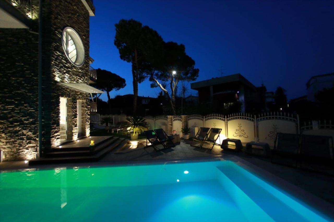 B&B Bellavista Exclusive In Zona Centrale Con Piscina Riscaldata E Jacuzzi Vista Lago Десенцано дел Гарда Екстериор снимка