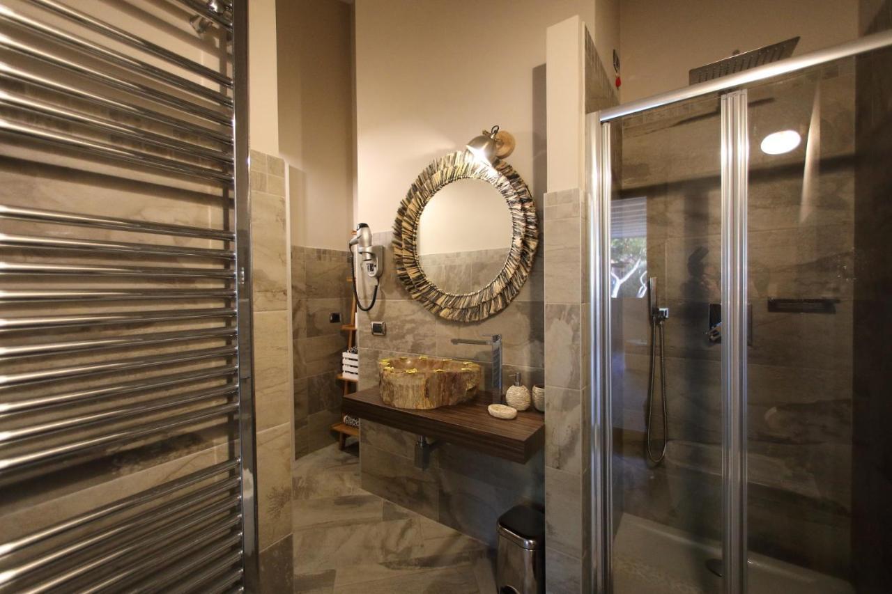 B&B Bellavista Exclusive In Zona Centrale Con Piscina Riscaldata E Jacuzzi Vista Lago Десенцано дел Гарда Екстериор снимка