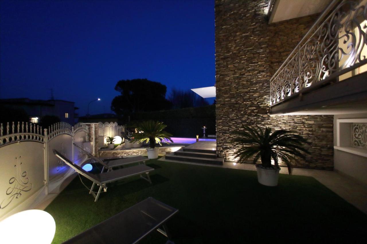 B&B Bellavista Exclusive In Zona Centrale Con Piscina Riscaldata E Jacuzzi Vista Lago Десенцано дел Гарда Екстериор снимка