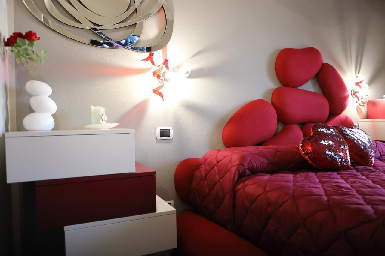 B&B Bellavista Exclusive In Zona Centrale Con Piscina Riscaldata E Jacuzzi Vista Lago Десенцано дел Гарда Екстериор снимка